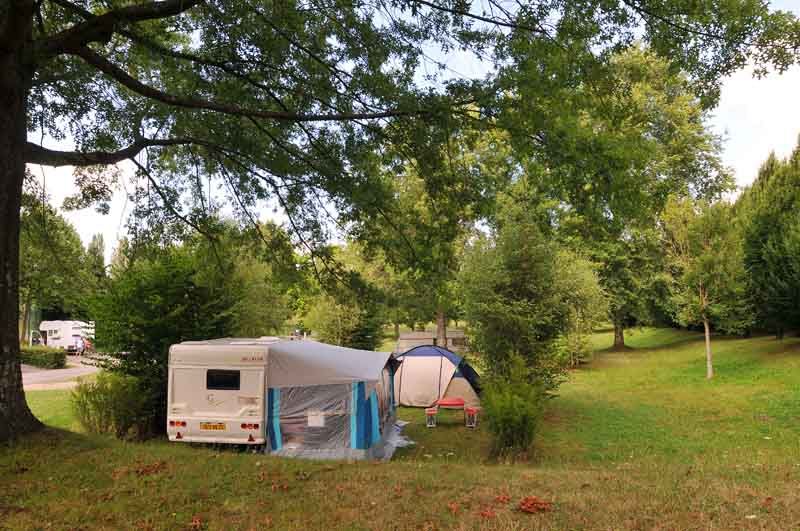 Aire d'accueil camping-car Les Rochettes_1